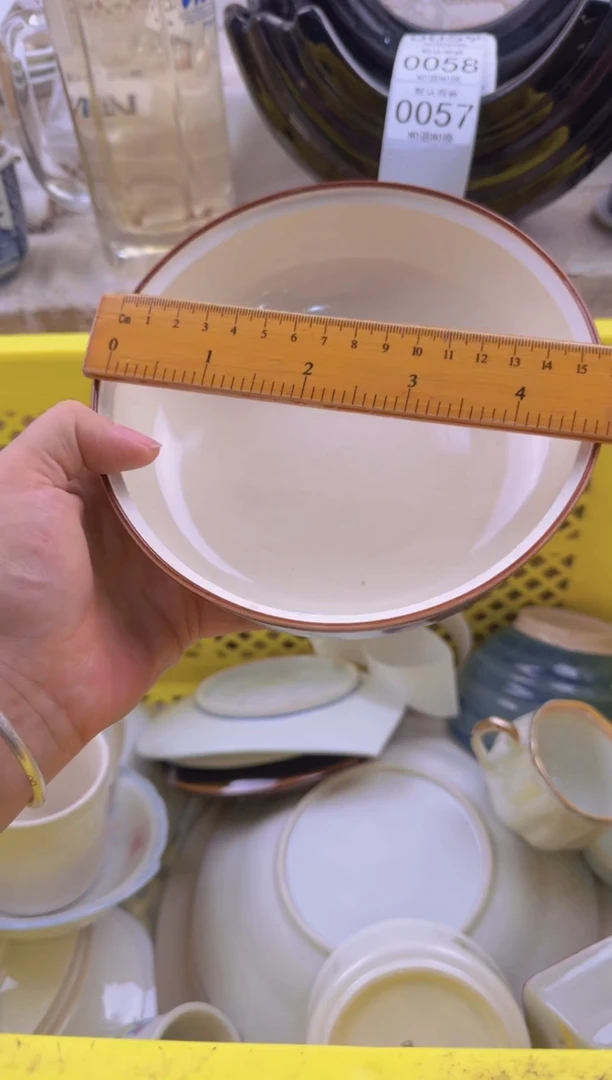 057默认微瑕，满20包邮。