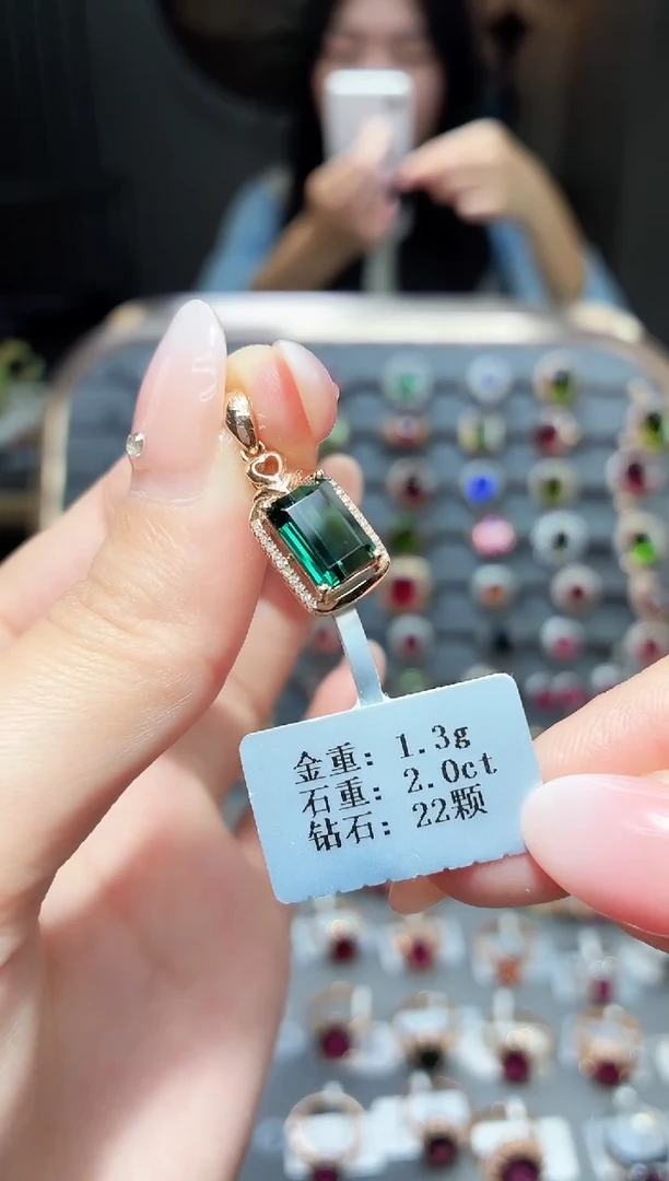 颈饰18K金镶嵌碧玺2.0ct