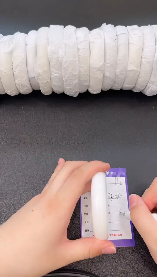 未镶嵌手镯石英质玉H112