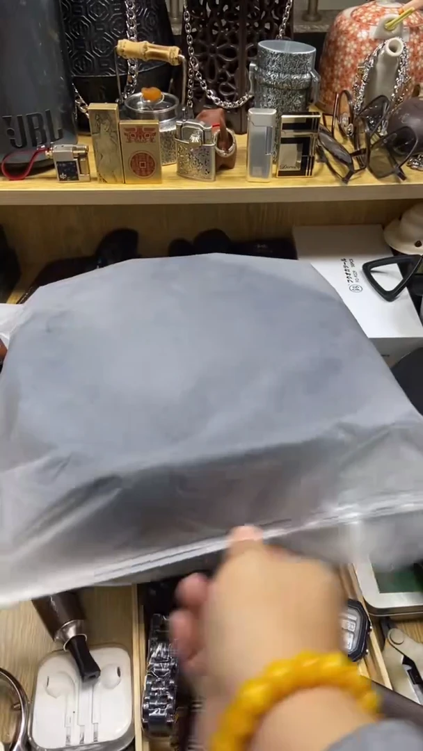 瓷片闪购商品  如图所示