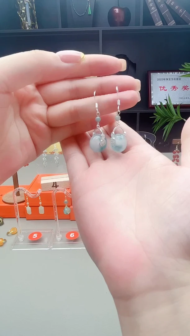 未镶嵌石英质玉（天山翠）耳钉721