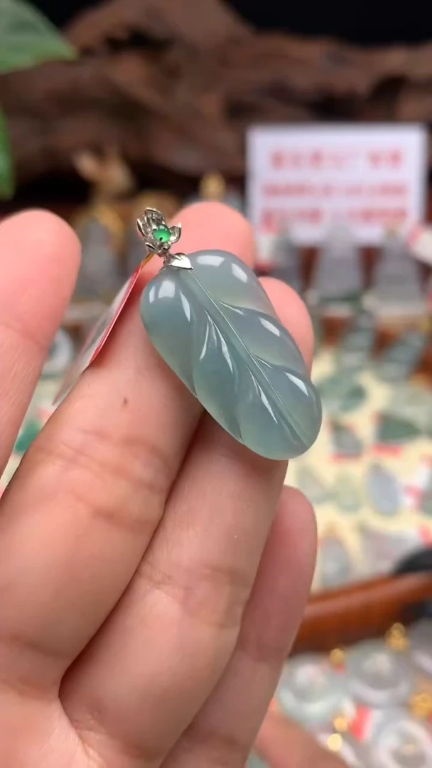 【闪购商品】翡翠吊坠(不含链)18K金镶嵌叶子