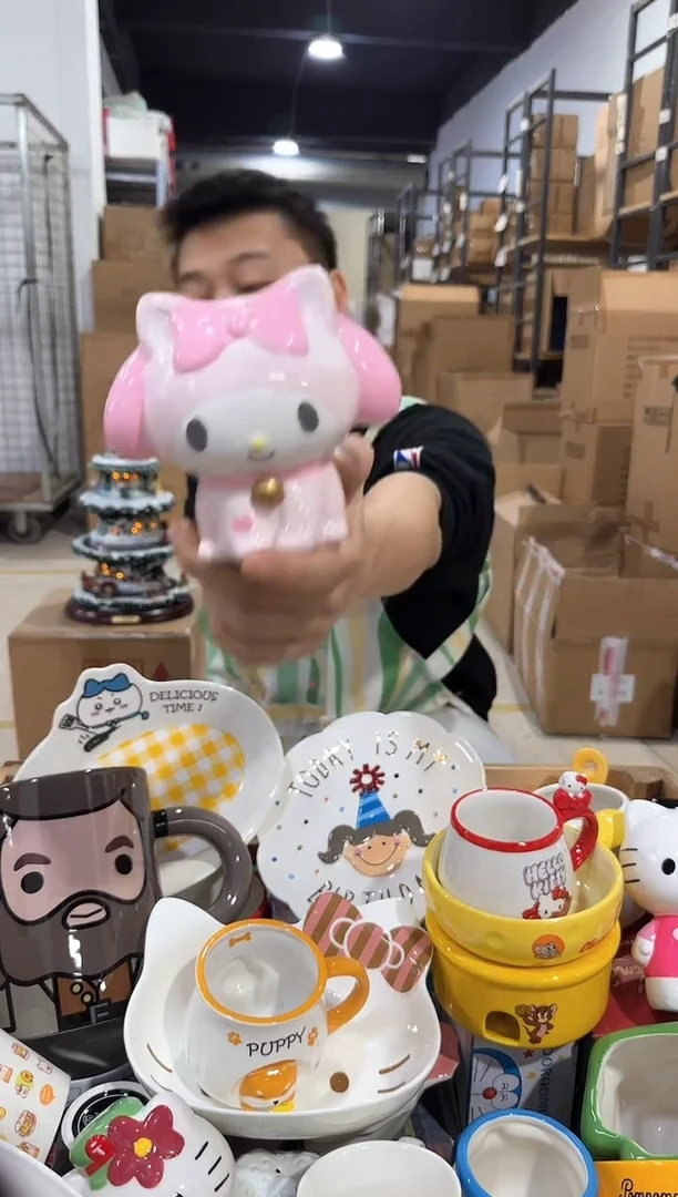 瓷片美乐蒂蹲坐钱罐