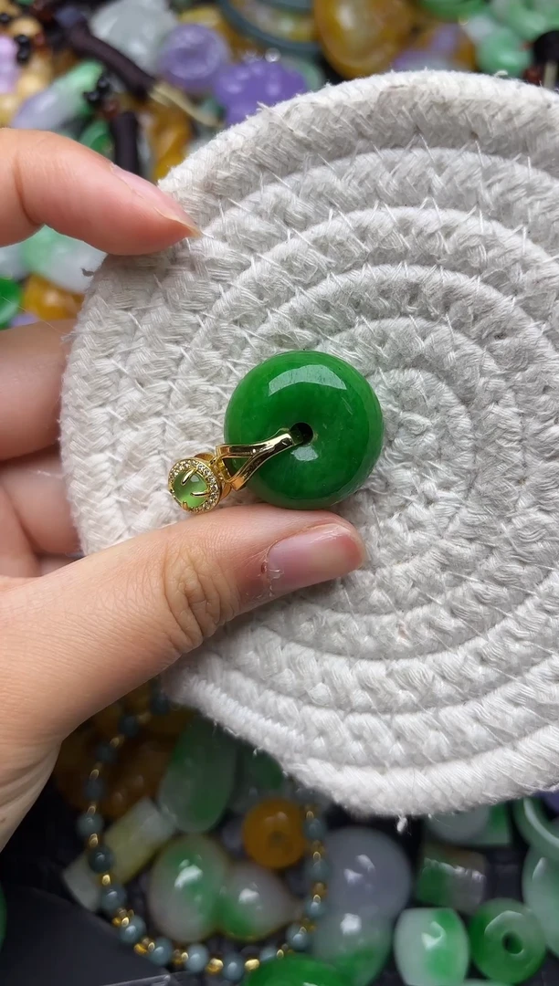 颈饰未镶嵌翡翠缅甸翡翠吊坠