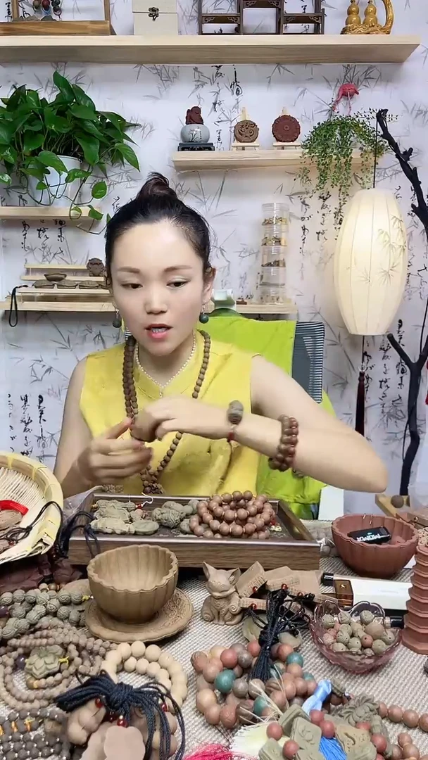 泥塑楼兰少女手绳款