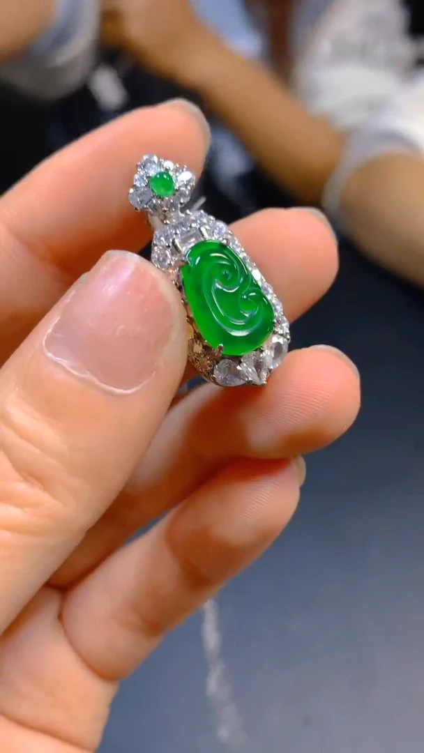 【闪购商品】翡翠吊坠(赠链)未镶嵌0212977883多样性发一