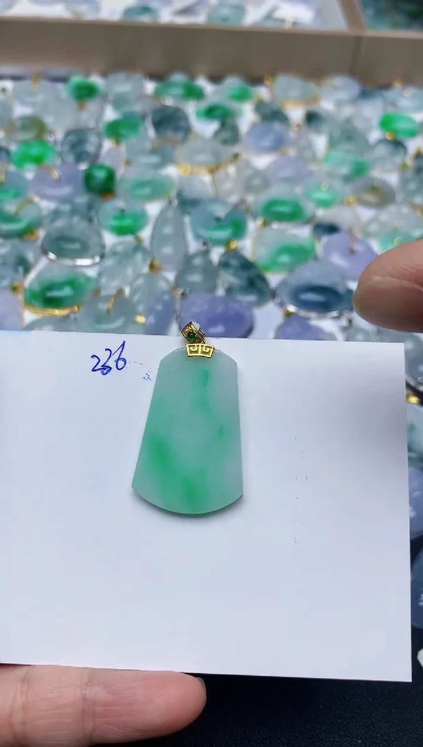 【闪购商品】翡翠颈饰18K金镶嵌天然翡翠A货