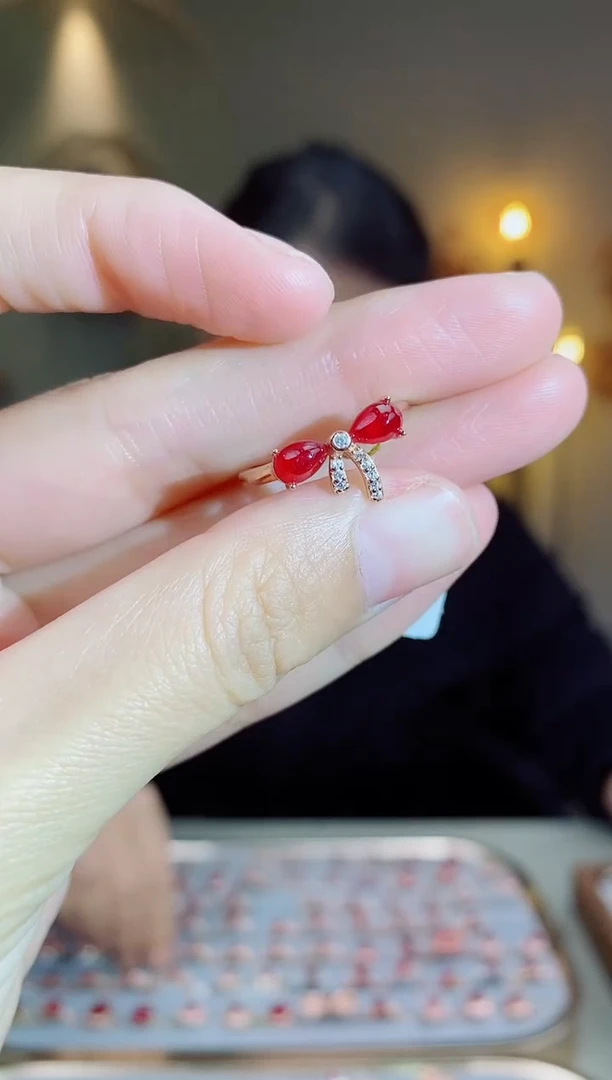 银S925镶嵌手饰红宝石手饰