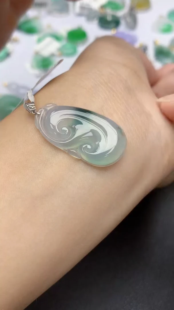 翡翠18K金镶嵌颈饰天然缅甸a货翡翠