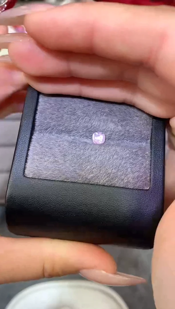 裸石尖晶石枕型 银粉色调 0.67ct