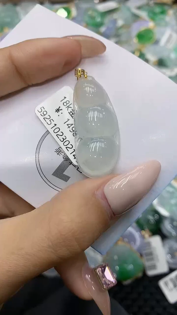 颈饰18K金镶嵌翡翠111111111111