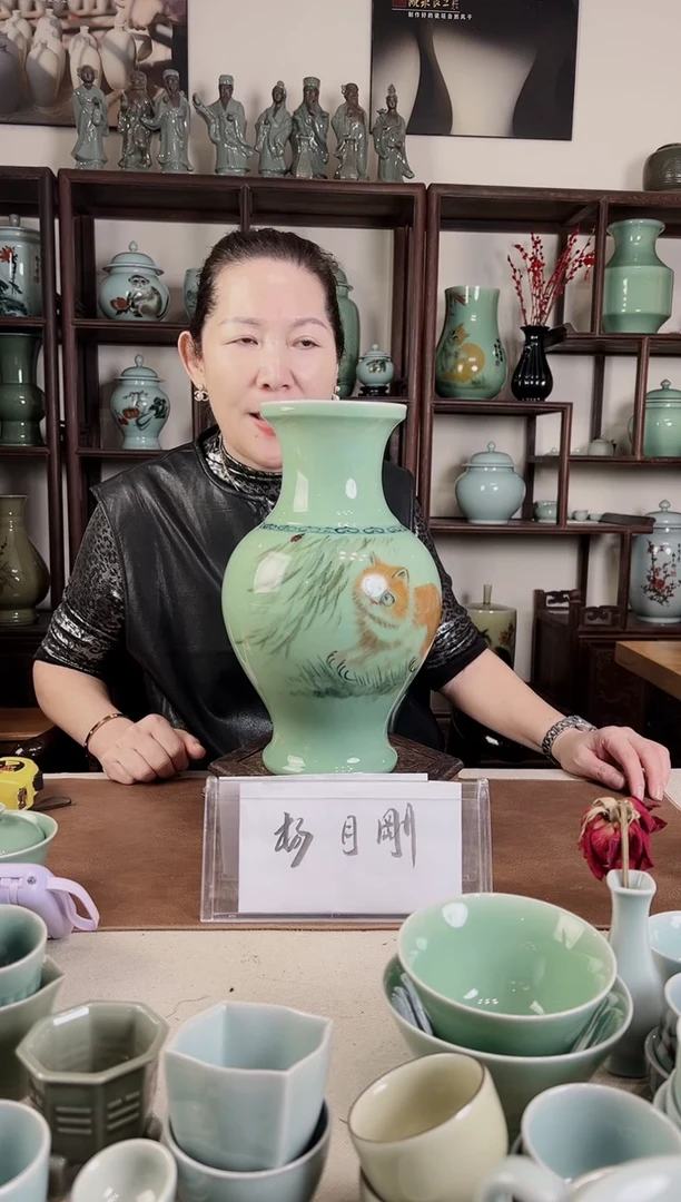 釉中彩 猫画 花瓶L