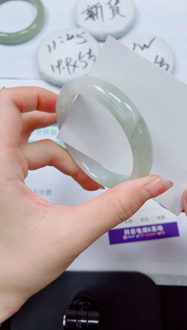 石英质玉手镯未镶嵌85/56.7