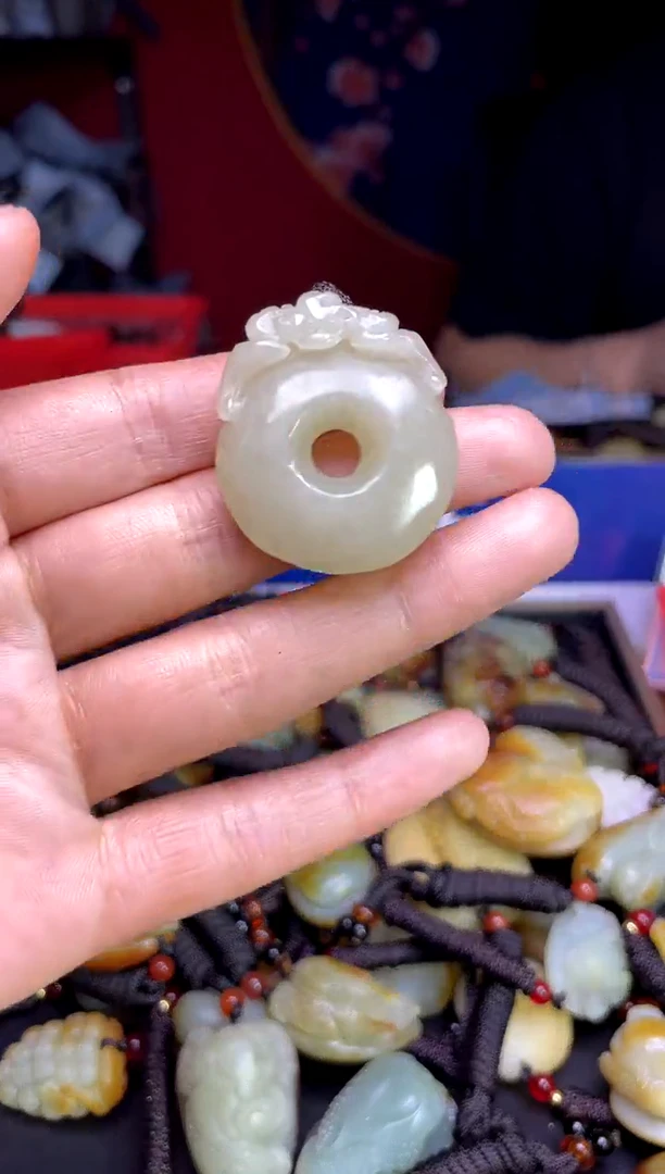 和田玉未镶嵌颈饰1
