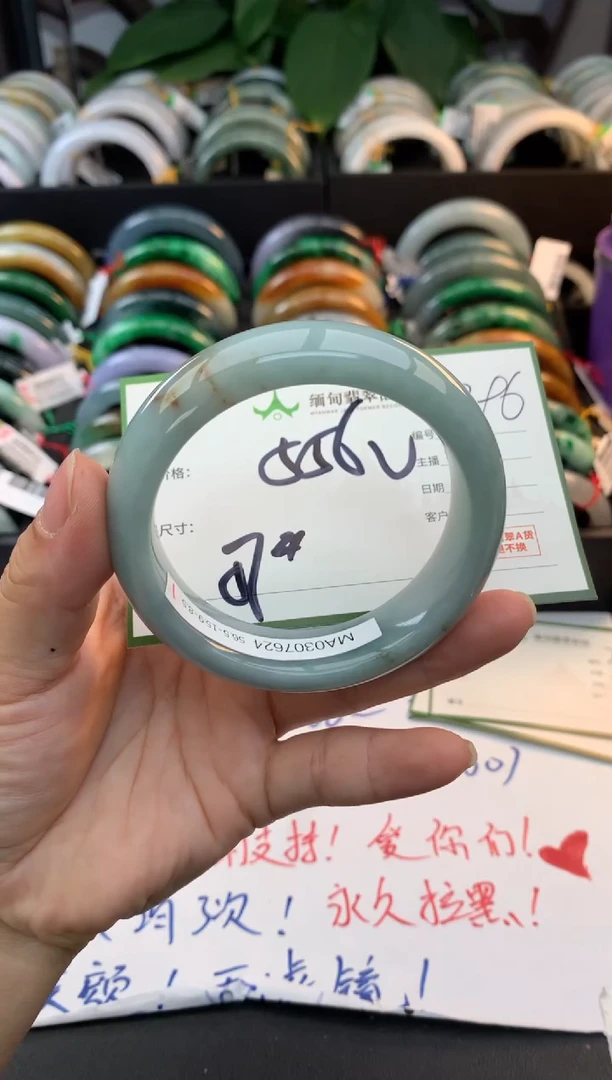 未镶嵌定制翡翠毛货需精细抛光+多人