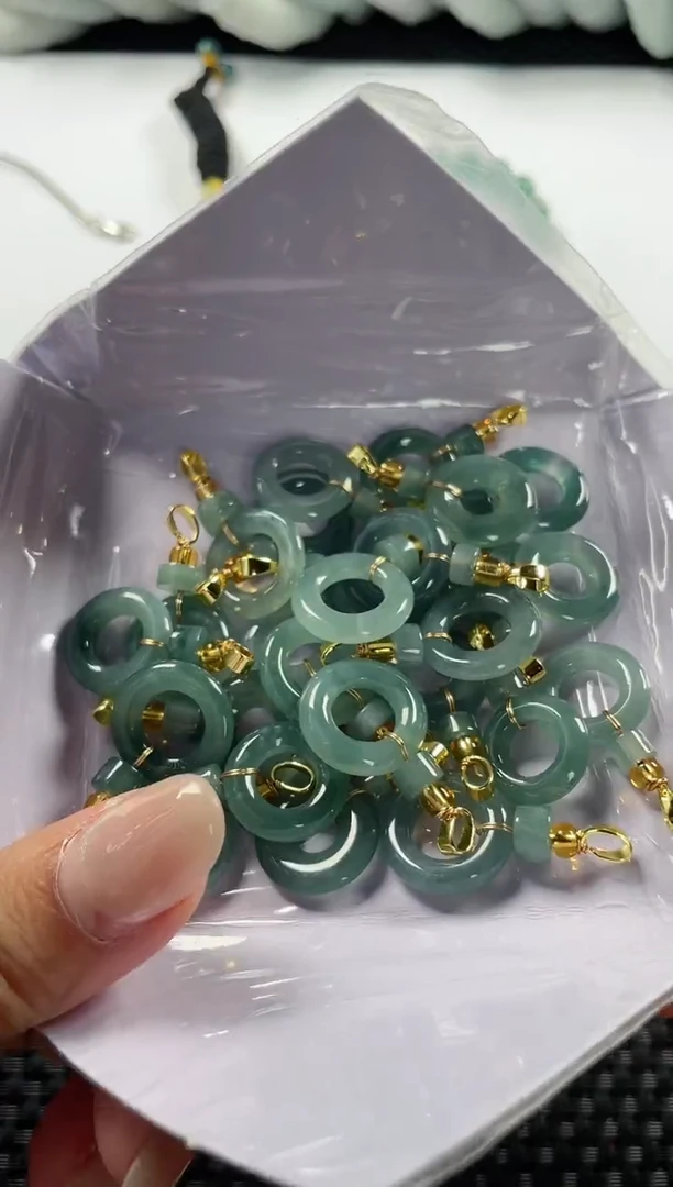 颈饰未镶嵌翡翠1（多样性发一件）