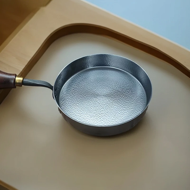 新款黑金刚小煎锅手打煎锅平底健康无涂层锻打煎锅