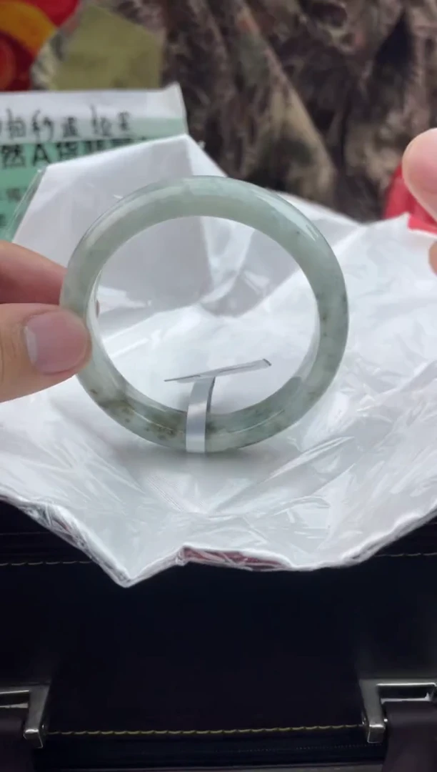 【闪购商品】翡翠手镯未镶嵌2翡翠手镯（微瑕）
