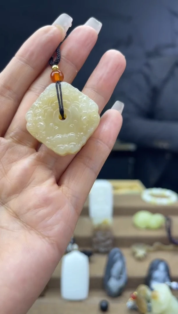 颈饰未镶嵌和田玉1