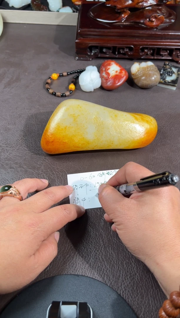 未镶嵌和田玉把件厚**物和田玉