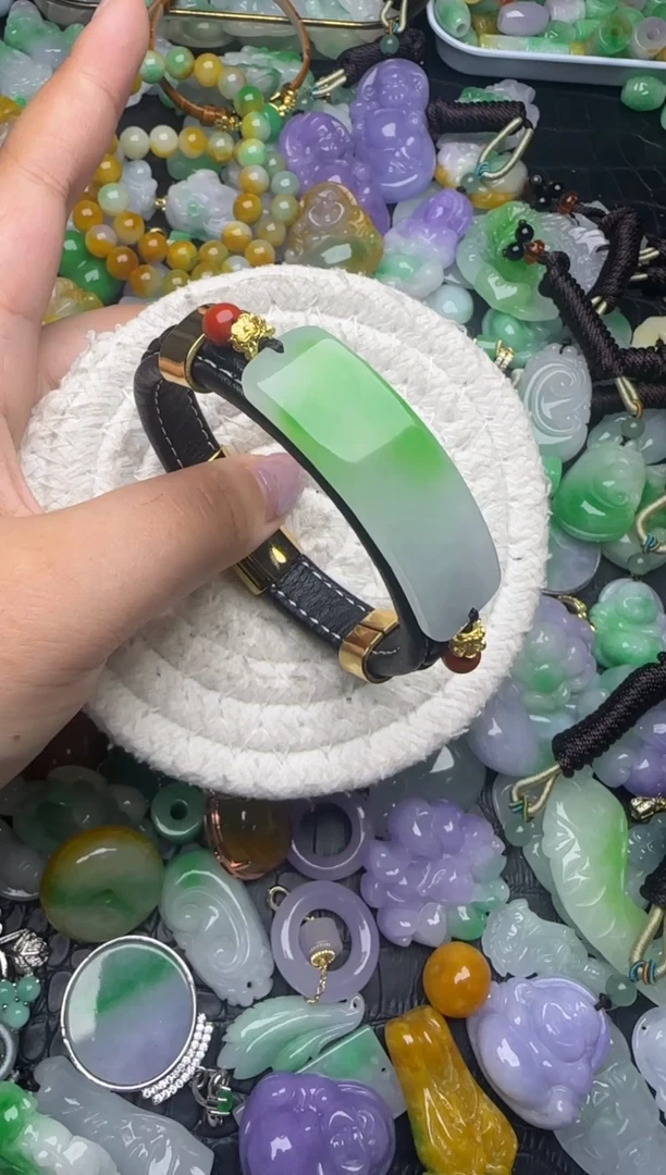 颈饰未镶嵌翡翠缅甸翡翠吊坠