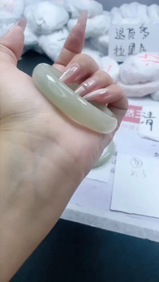 【闪购商品】石英质玉手镯未镶嵌98/52.3