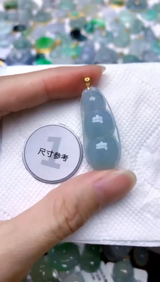 颈饰18K金镶嵌翡翠天然A货翡翠