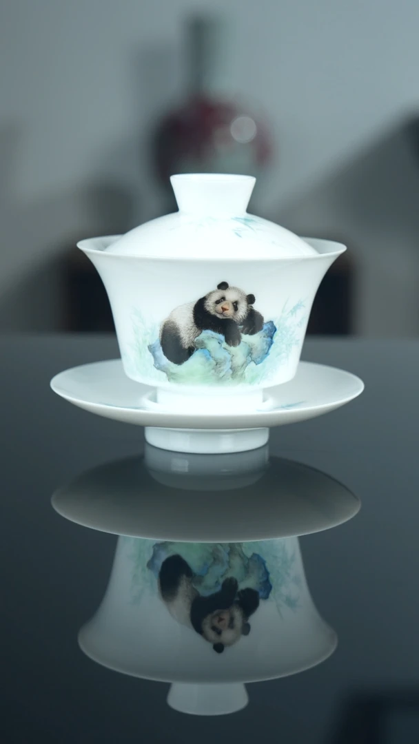 瓷片《熊猫》三才盖碗