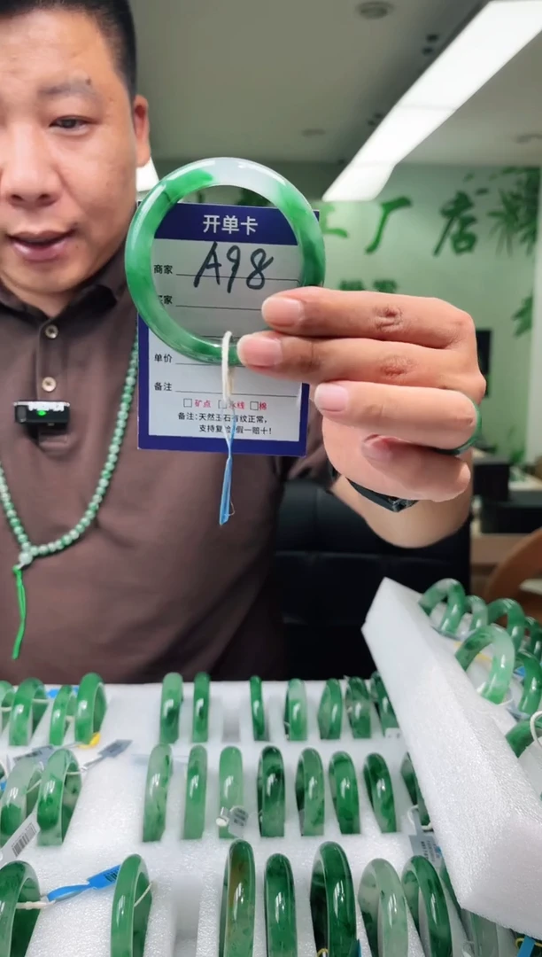 未镶嵌手镯石英质玉56