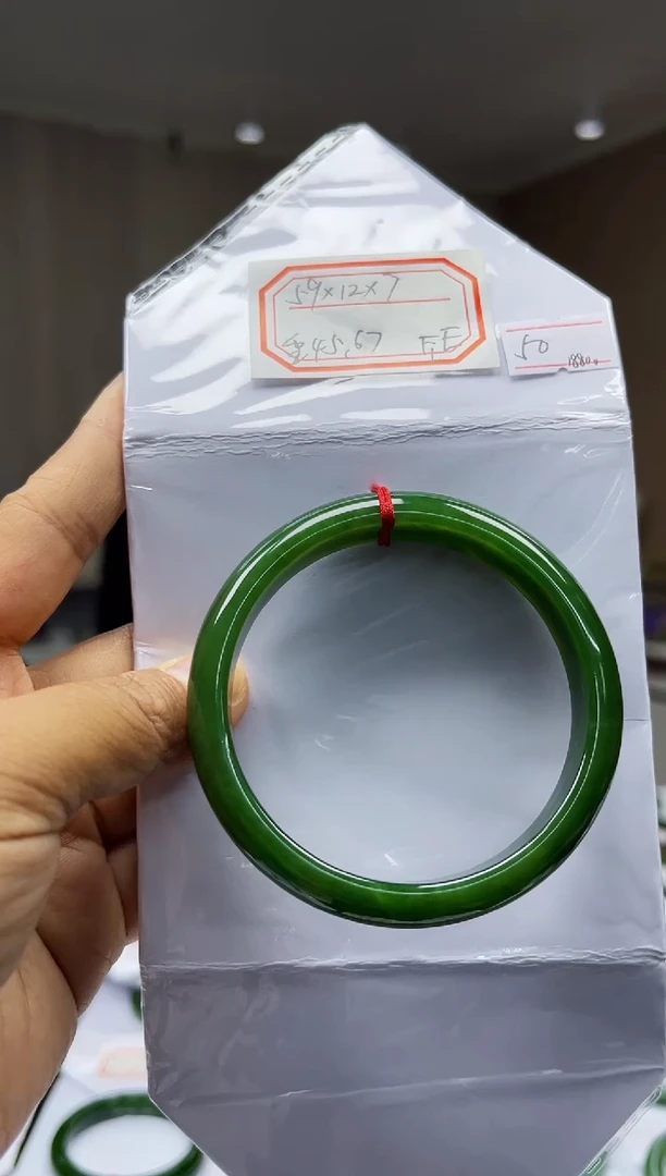 和田玉（碧玉）未镶嵌颈饰精品碧玉手镯18800