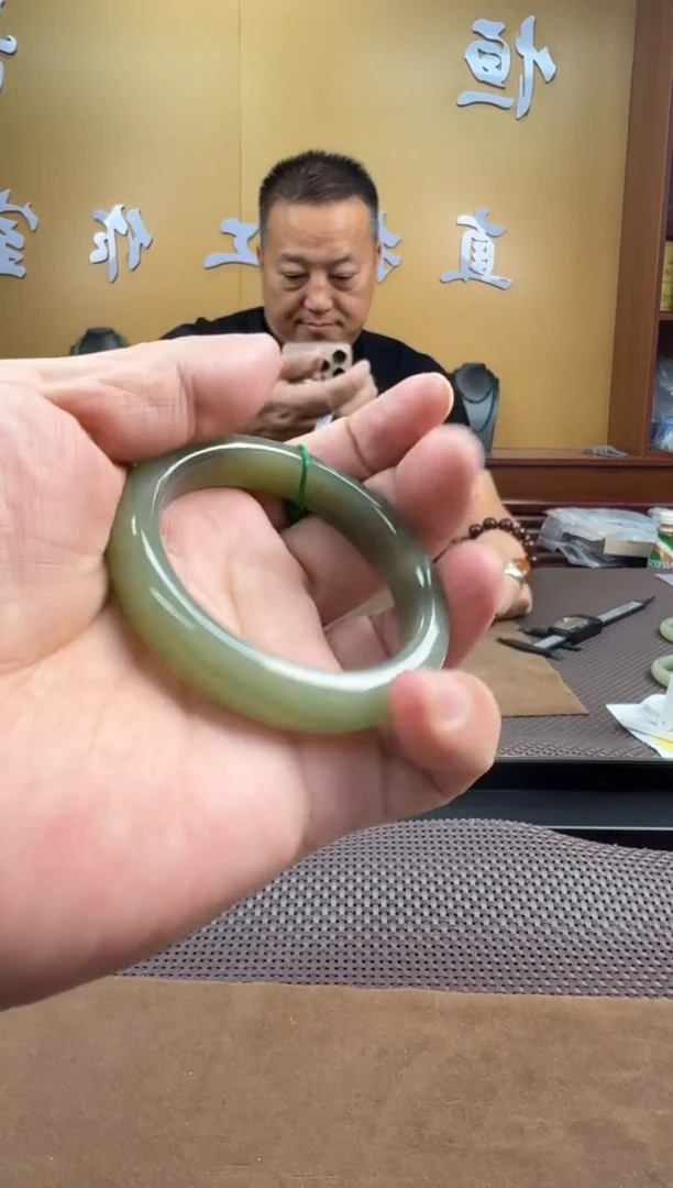 颈饰未镶嵌和田玉手镯56