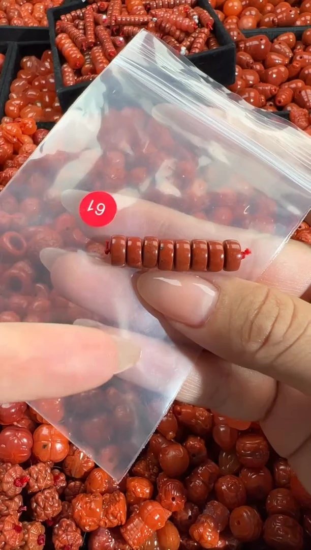 颈饰未镶嵌南红玛瑙1