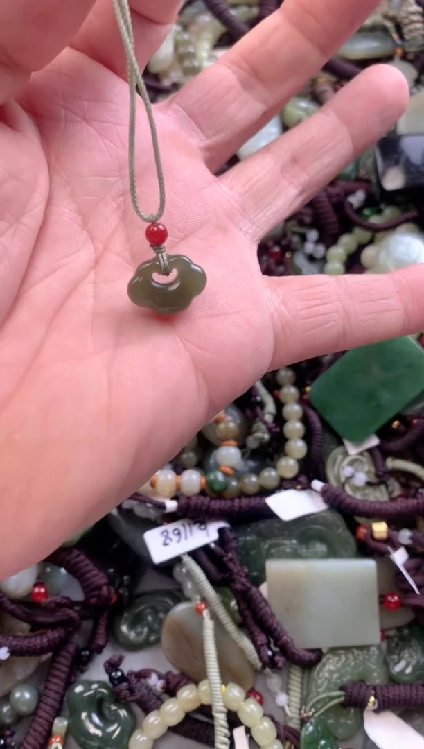 和田玉未镶嵌颈饰多样性发货   拍一发一