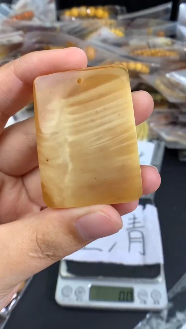 蜜蜡未镶嵌珠宝奇石1