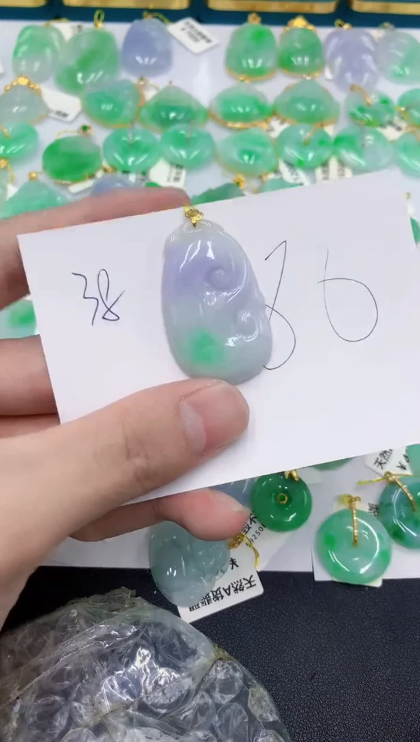 颈饰18K金镶嵌翡翠1111111