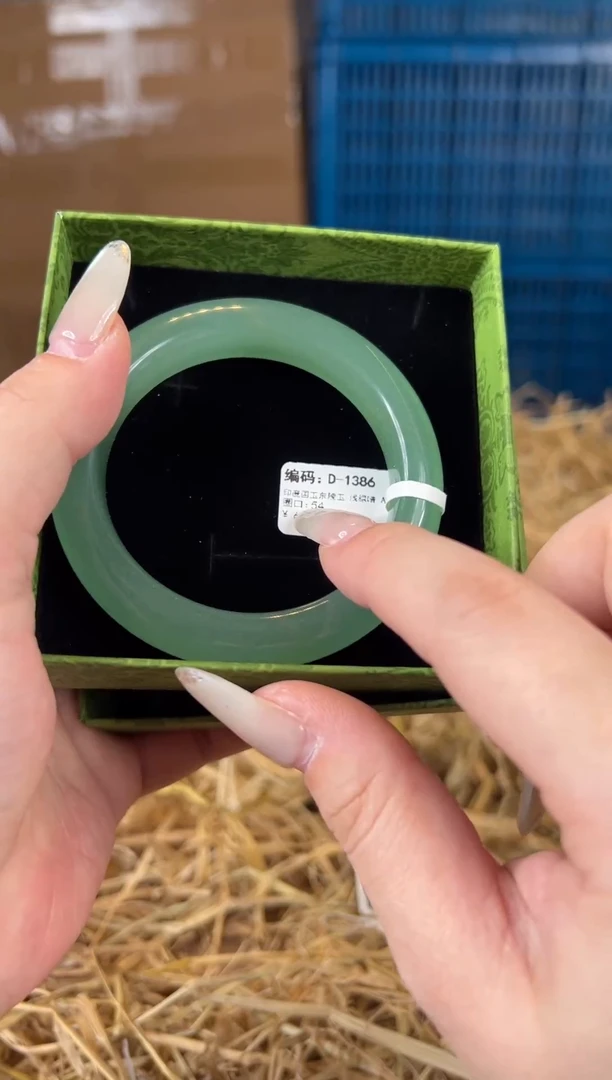 未镶嵌手镯石英质玉D1386