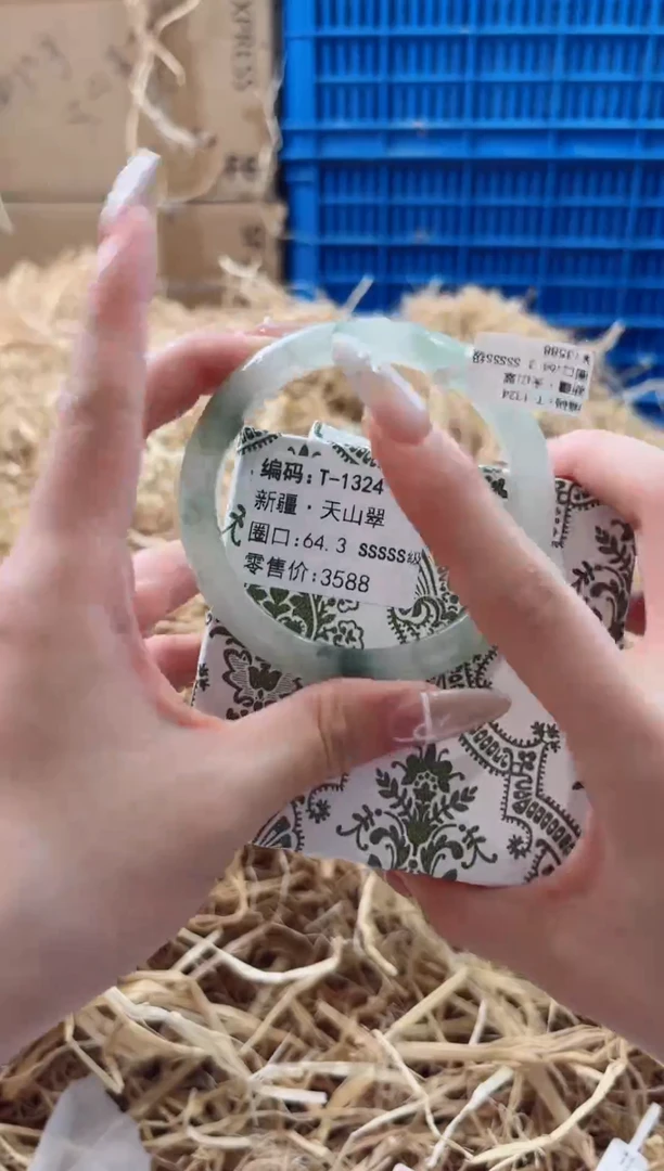 未镶嵌手镯石英质玉T-1324