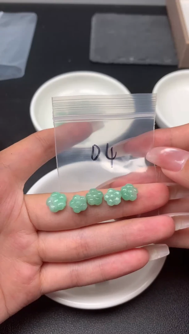 翡翠散珠o**o天然缅甸翡翠花花