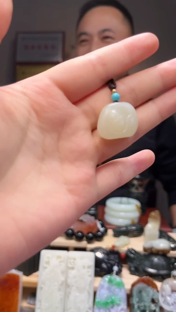 颈饰未镶嵌和田玉吊坠1