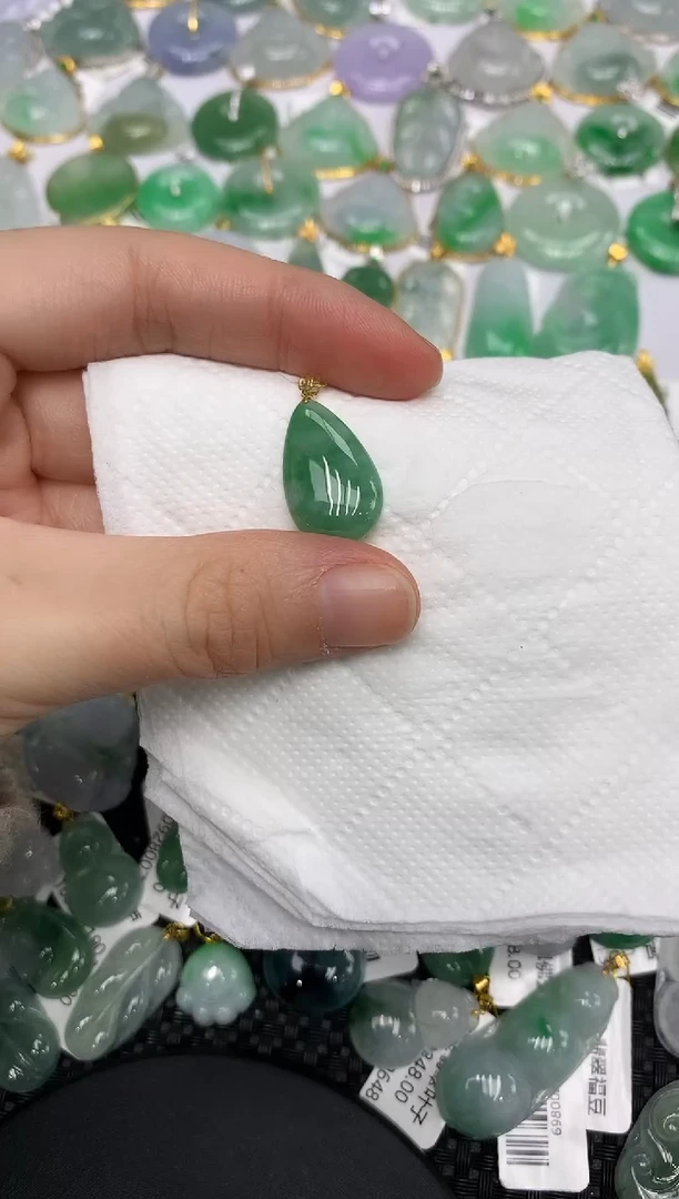 颈饰18K金镶嵌翡翠 111111111111