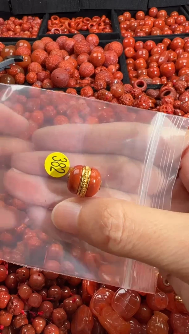 颈饰未镶嵌南红玛瑙1