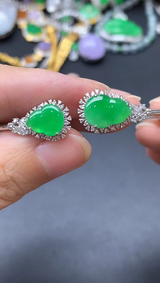 18K金镶嵌手镯翡翠568-中国好珍宝