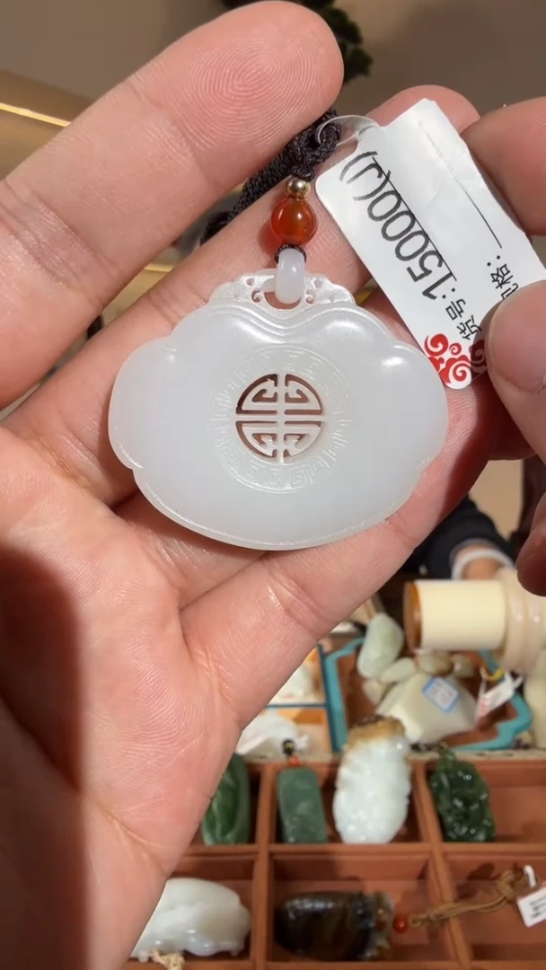 颈饰未镶嵌和田玉J