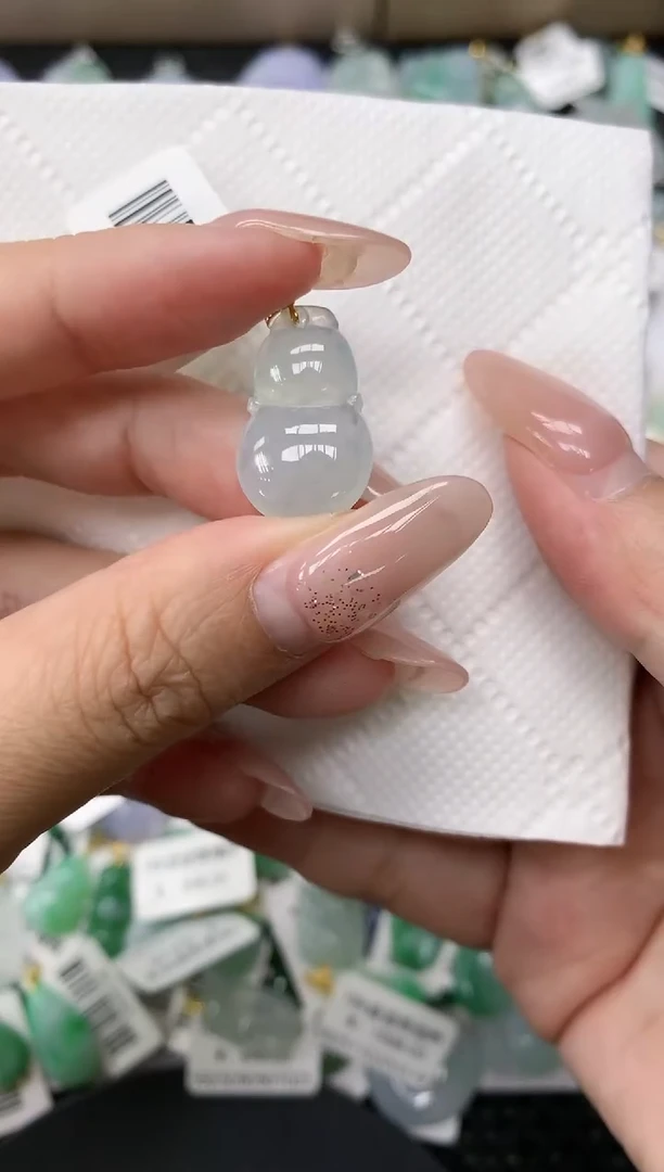 颈饰18K金镶嵌翡翠 1111111111