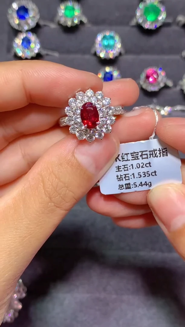 18K金镶嵌戒指红宝石1.02CT