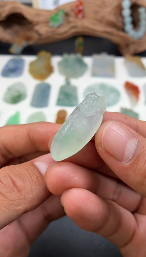 未镶嵌定制翡翠佛