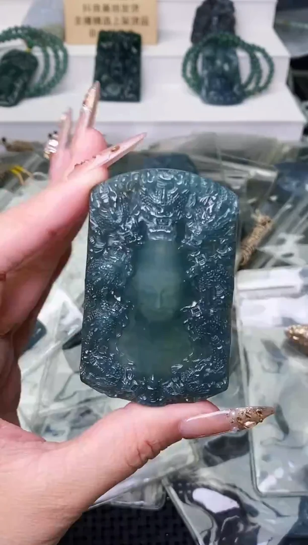 颈饰未镶嵌翡翠