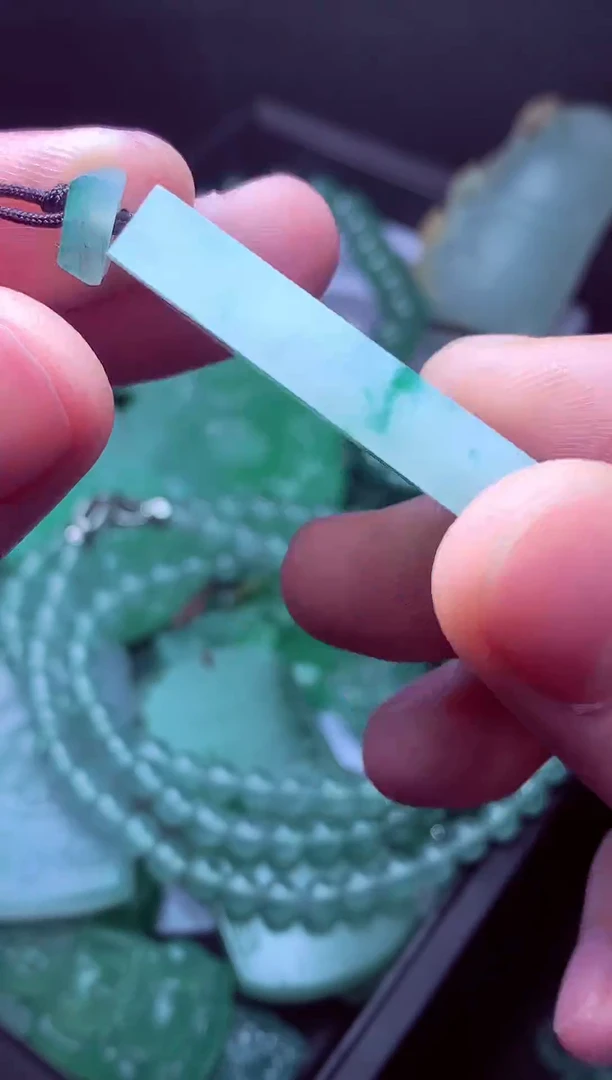 未镶嵌定制翡翠水**?毛货翡翠定制