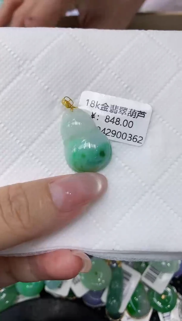 翡翠18K金镶嵌颈饰111111111