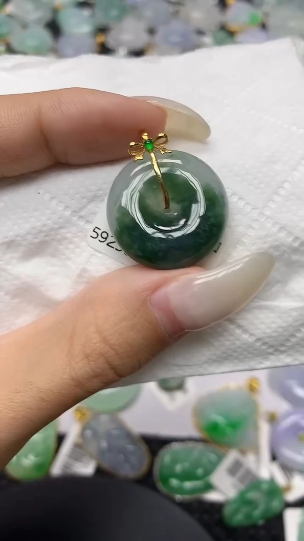 颈饰18K金镶嵌翡翠11111111111